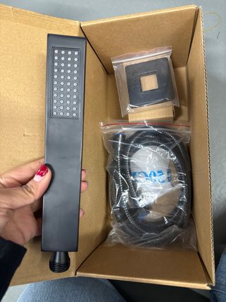 Rociador de ducha empotrado negro