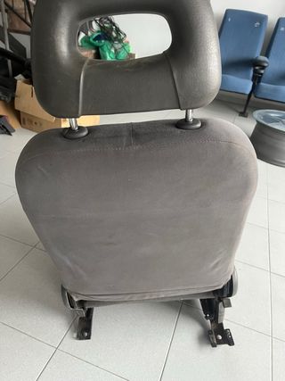 Asiento delantero derecho(copiloto)nissan terrano2