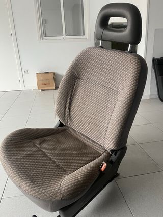 Asiento delantero derecho(copiloto)nissan terrano2
