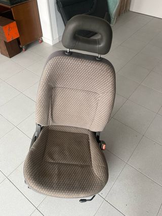 Asiento delantero derecho(copiloto)nissan terrano2