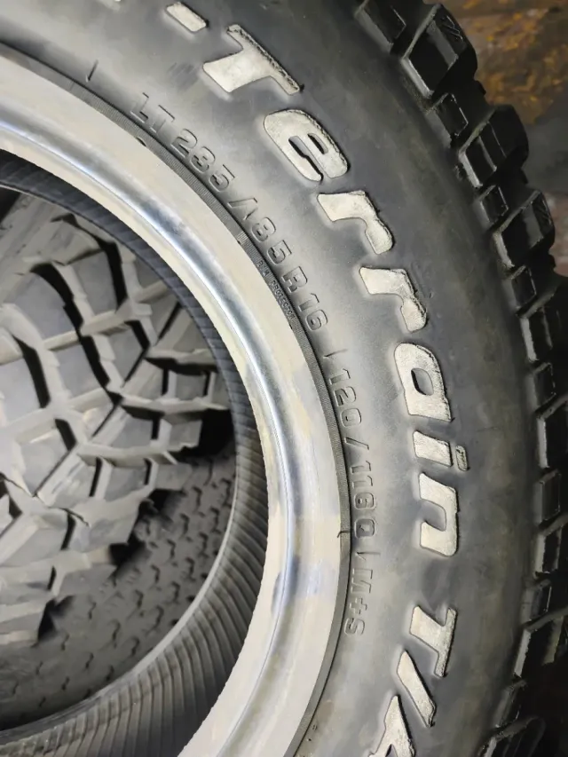 Juego 3 neumáticos segunda mano BFGOODRICH