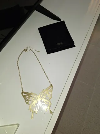 Collar MNG mariposa dorado