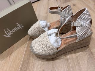 Sandalias cuña Vidorreta beige