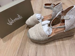Sandalias cuña Vidorreta beige
