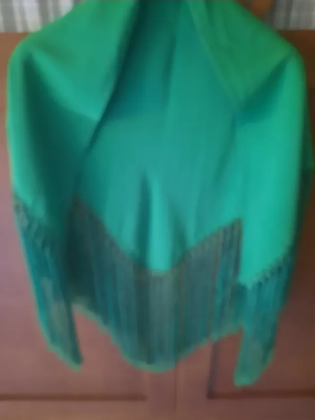 Mantoncillo pico verde con flecos