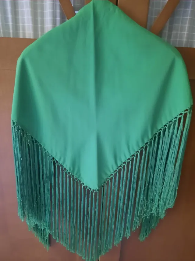 Mantoncillo pico verde con flecos