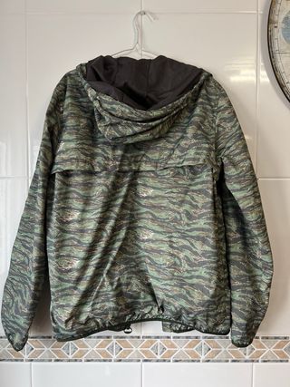Chaqueta Pull&Bear Camuflaje Tiger Stripe Talla M