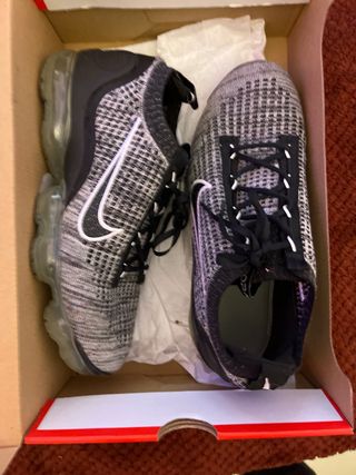 Nike Vapormax grises y negras