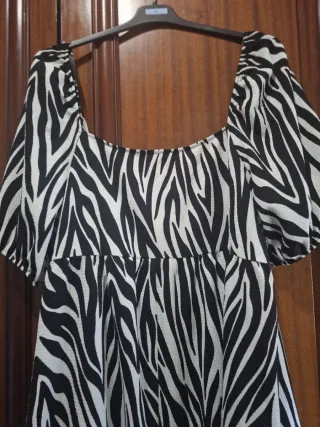 Vestido corto estampado cebra.