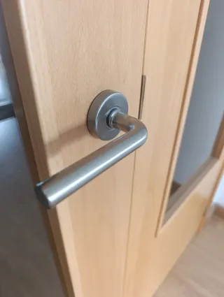 Puerta doble madera con cristal