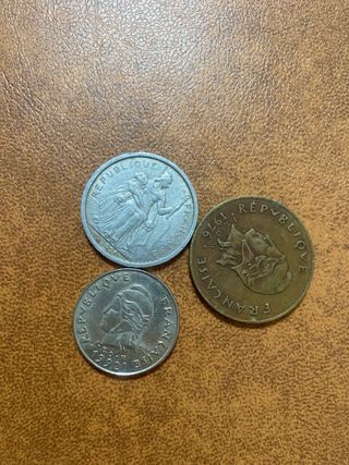 Lotto di 19 monete esotiche