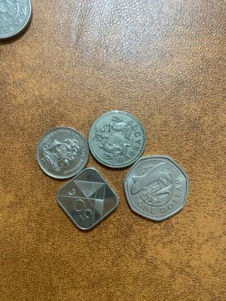 Lotto di 19 monete esotiche