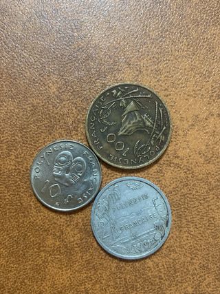 Lotto di 19 monete esotiche