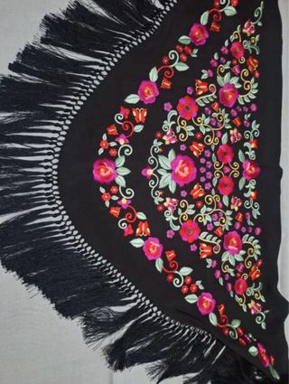 Mantoncillo Flamenco Bordado Negro