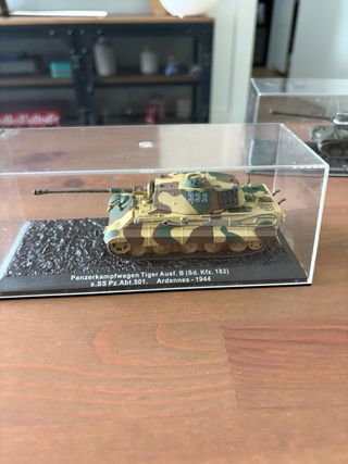 Repliche di carri armati IS-2 e Tiger II (1944-1945)