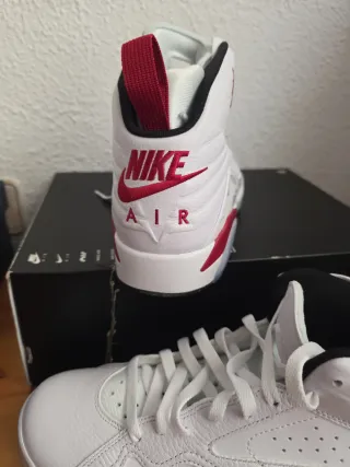 Zapatillas Jordan Blancas y Rojas