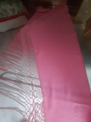 Mantoncillo pico rosa con flecos