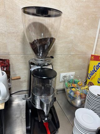 Cafetera Gaia Nera Profesional y molinillo