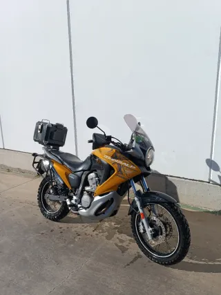 Honda Transalp XL 700 con maletas