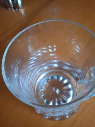 Jarra de cristal grabada