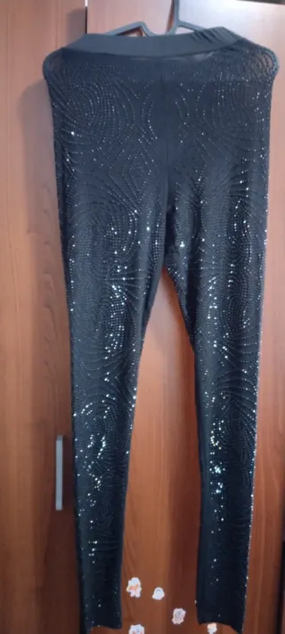 Vestido largo blanco con detalle dorado