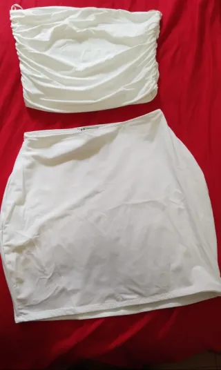 Vestido largo blanco con detalle dorado