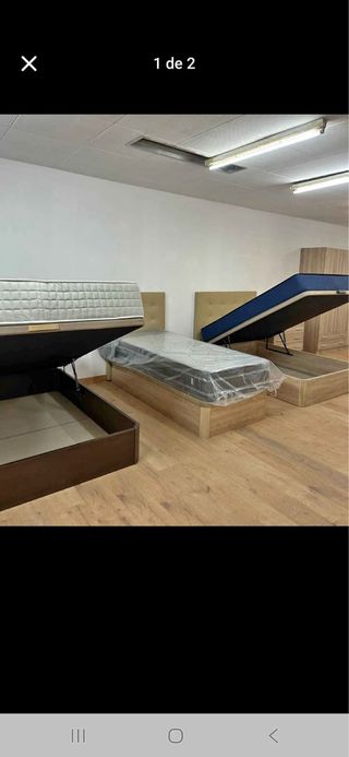 Armario y colchón beige/blanco