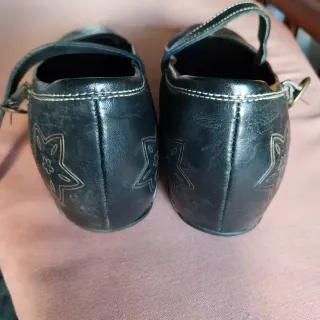 Manoletinas negras con estampado floral