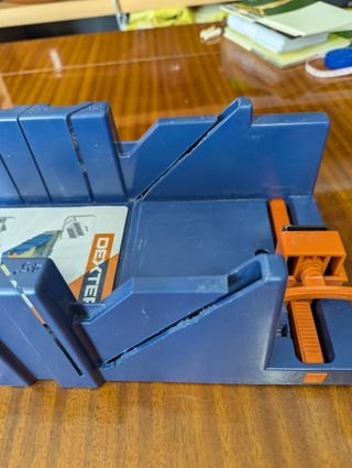 Kit Caja Ingletes Dexter 410mm + Serrucho 350mm