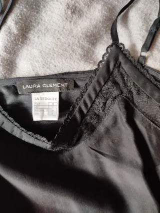 Camiseta tirantes negra con encaje