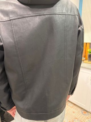 Chaqueta de piel negra