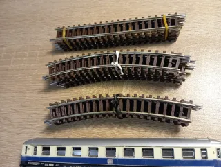 Carrozza e binari scala N