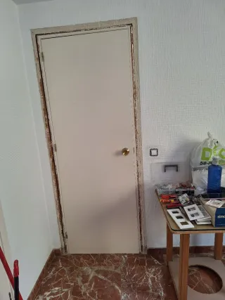 Puerta paso estándar 72x203 con tapajuntas macizos