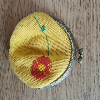 Mini monedero/neceser amarillo con flor