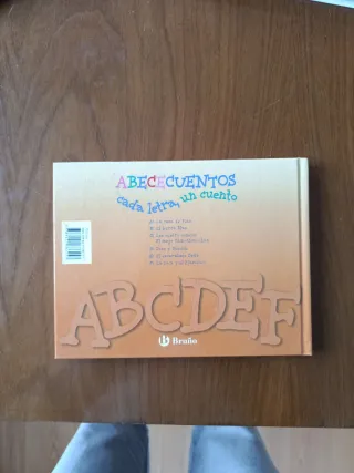 A-F (ABECECUENTOS cada letra, un cuento) (Spani...
