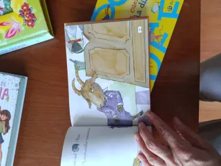 A-F (ABECECUENTOS cada letra, un cuento) (Spani...