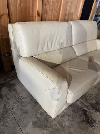 Sofá de piel blanco