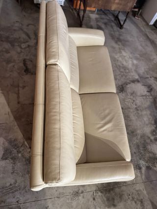 Sofá de piel blanco