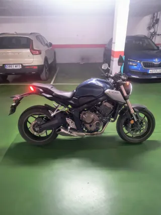 Honda CB650R - Excelente estado