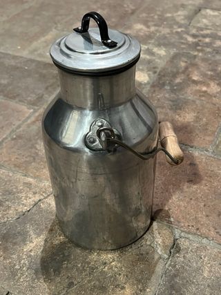 Lechera de aluminio antigua