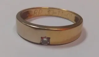 Anillo de oro con diamante