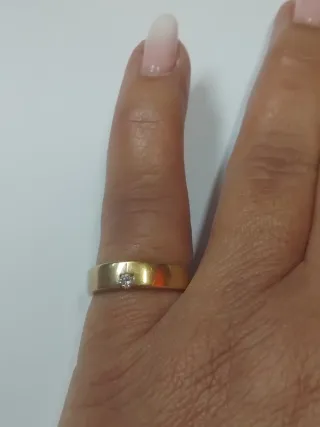 Anillo de oro con diamante