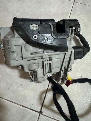 Cerradura Delantera Derecha Audi A3