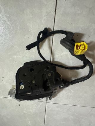 Cerradura Delantera Derecha Audi A3