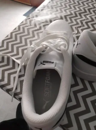 Zapatillas Puma Blancas con Raya Negra t.43