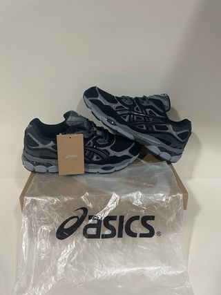 Zapatillas Asics Negras y Grises