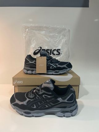 Zapatillas Asics Negras y Grises