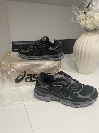 Zapatillas Asics Negras y Grises