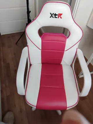 Silla de estudio rosa y blanca