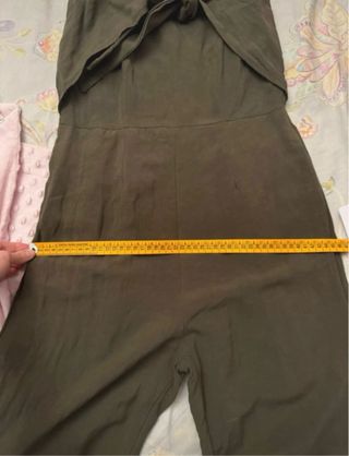 Mono de lino verde caqui